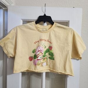 Strawberry Shortcake Very Berry Sweet Cropped Graphic Tee Yellow Shirt Large